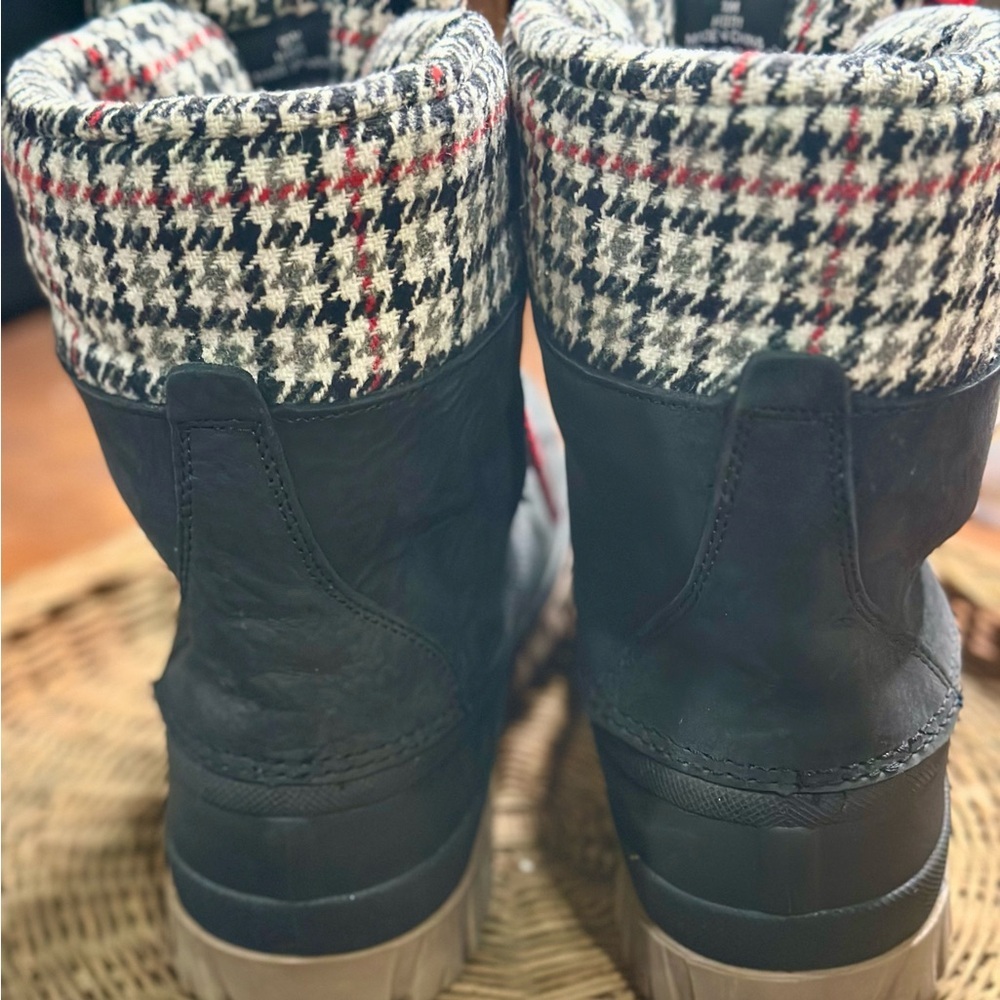 J Crew 2019 Holiday Perfect Winter Black Waterproof Red Houndstooth Boots - Picture 9 of 13